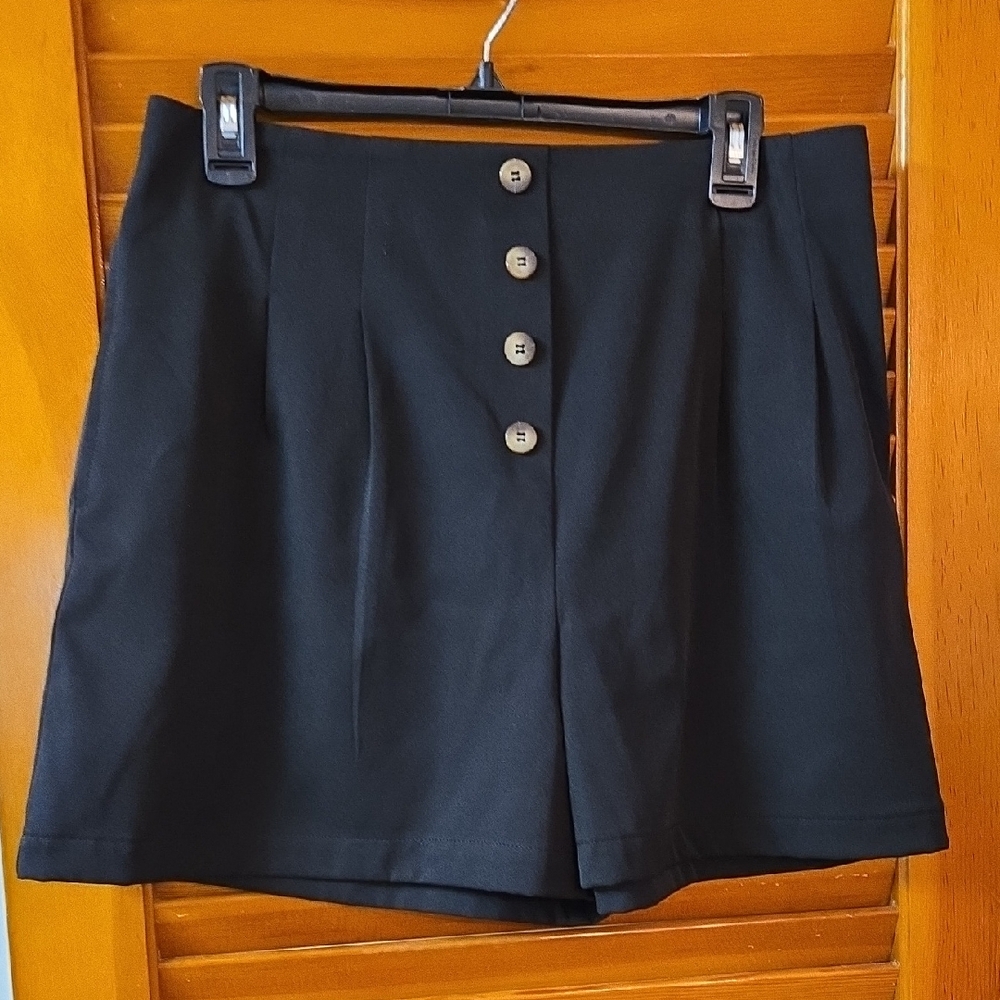 Elodie High waisted Shorts, Size L